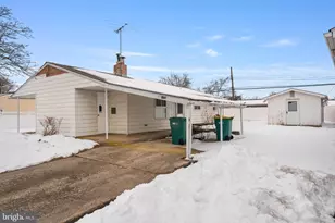 57 Palm Ln, Levittown, PA 19054 - Photo 3