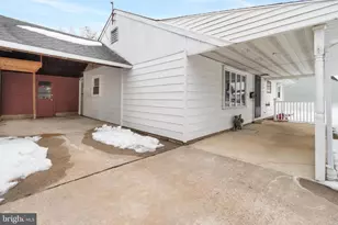 130 Lebbie Ln, Fairless Hills, PA 19030 - Photo 3