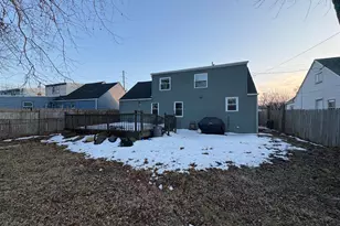 10 Green Ln, Bristol, PA 19007 - Photo 13