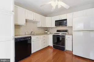 25 Honey Locust Ln, Newtown, PA 18940 - Photo 11