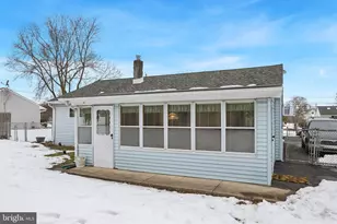 223 Alden Ave, Morrisville, PA 19067 - Photo 13