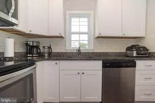 70 Huckleberry Ln, Levittown, PA 19055 - Photo 7