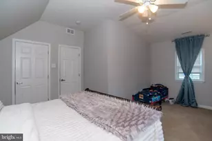 70 Huckleberry Ln, Levittown, PA 19055 - Photo 21