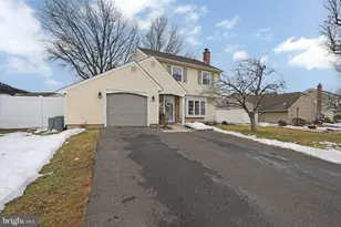 612 S Queen Anne Dr, Fairless Hills, PA 19030 - Photo 3