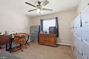 18 Kentucky Ln, Levittown, PA 19055 - Photo 15
