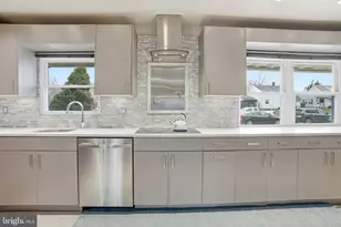 10 Inbrook Rd, Levittown, PA 19057 - Photo 7