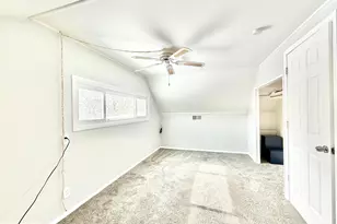 24 Roundwood Ln, Levittown, PA 19055 - Photo 15