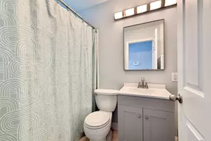 24 Roundwood Ln, Levittown, PA 19055 - Photo 9