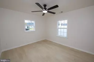 30 Mistletoe Ln, Levittown, PA 19054 - Photo 15