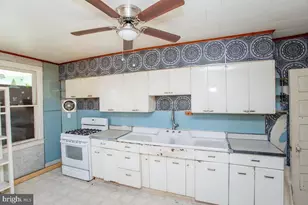 916 Jefferson Ave, Bristol, PA 19007 - Photo 11