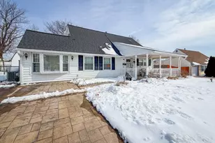 76 Cobalt Ridge Dr E, Levittown, PA 19057 - Photo 3