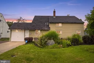 34 Ridge Ln, Levittown, PA 19055 - Photo 1