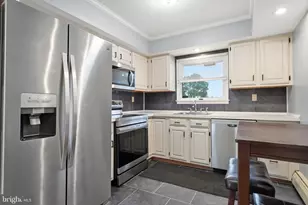 34 Ridge Ln, Levittown, PA 19055 - Photo 9