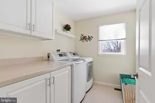 348 Burgundy Ln, Newtown, PA 18940 - Photo 25