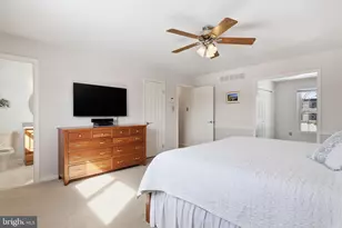 348 Burgundy Ln, Newtown, PA 18940 - Photo 33