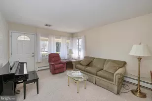 19 Dewberry Ln, Levittown, PA 19055 - Photo 9