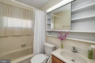 19 Dewberry Ln, Levittown, PA 19055 - Photo 19