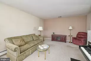 19 Dewberry Ln, Levittown, PA 19055 - Photo 11