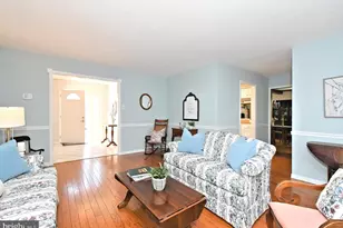 25 S Lancaster Ln, Newtown, PA 18940 - Photo 7