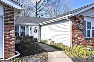 25 S Lancaster Ln, Newtown, PA 18940 - Photo 3