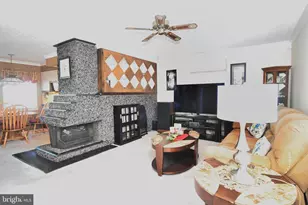 8 Summer Ln, Levittown, PA 19055 - Photo 17