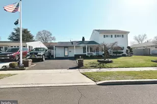 8 Summer Ln, Levittown, PA 19055 - Photo 3