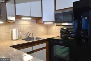 8 Summer Ln, Levittown, PA 19055 - Photo 11