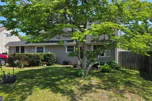 58 Nearwood Ln, Levittown, PA 19054 - Photo 1