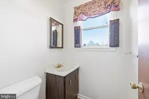 11 Maplewood Dr, Levittown, PA 19056 - Photo 19