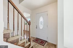 11 Maplewood Dr, Levittown, PA 19056 - Photo 5