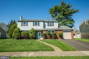 11 Maplewood Dr, Levittown, PA 19056 - Photo 3