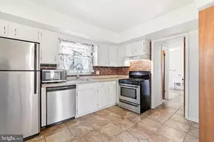 11 Maplewood Dr, Levittown, PA 19056 - Photo 17