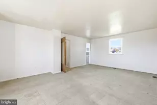 11 Maplewood Dr, Levittown, PA 19056 - Photo 25