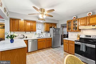 131 Lebbie Ln, Fairless Hills, PA 19030 - Photo 5