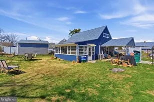 8 Inlet Rd, Levittown, PA 19057 - Photo 25