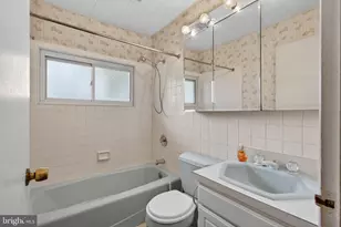 2 Silver Birch Ln, Levittown, PA 19055 - Photo 17