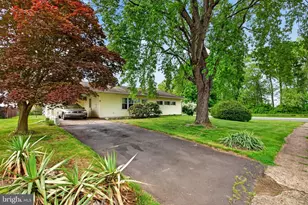 2 Silver Birch Ln, Levittown, PA 19055 - Photo 3