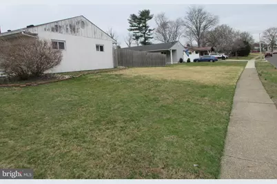 63 Maple Lane, Levittown, PA 19054 - Photo 3