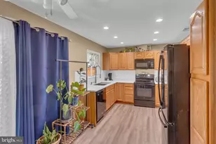 233 Kenwood Dr S, Levittown, PA 19055 - Photo 3