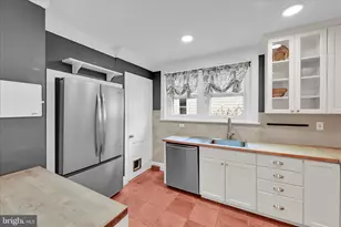 180 N Clinton St, Doylestown, PA 18901 - Photo 7