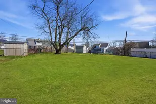 10 MacIntosh Rd, Levittown, PA 19056 - Photo 39