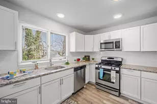 902 Laings Ave, Bristol, PA 19007 - Photo 9