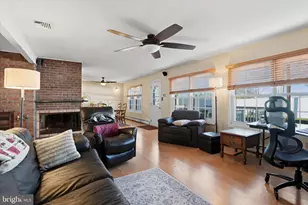 28 Sycamore Rd, Levittown, PA 19056 - Photo 5