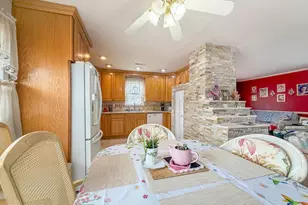 55 Teaberry Ln, Levittown, PA 19054 - Photo 7