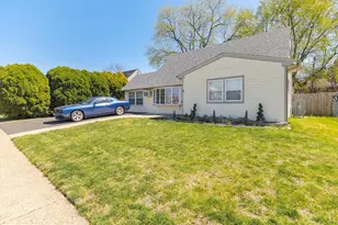 51 Junewood Dr, Levittown, PA 19055 - Photo 15