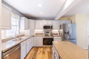 51 Junewood Dr, Levittown, PA 19055 - Photo 3