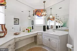 8 Moon Cir, Yardley, PA 19067 - Photo 5