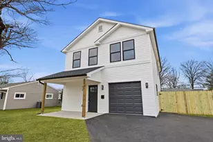 31 Swan Ln, Levittown, PA 19055 - Photo 1