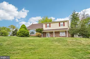 77 Wren Dr, Holland, PA 18966 - Photo 1