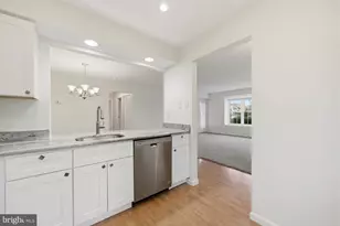 301 Society Pl, Newtown, PA 18940 - Photo 5